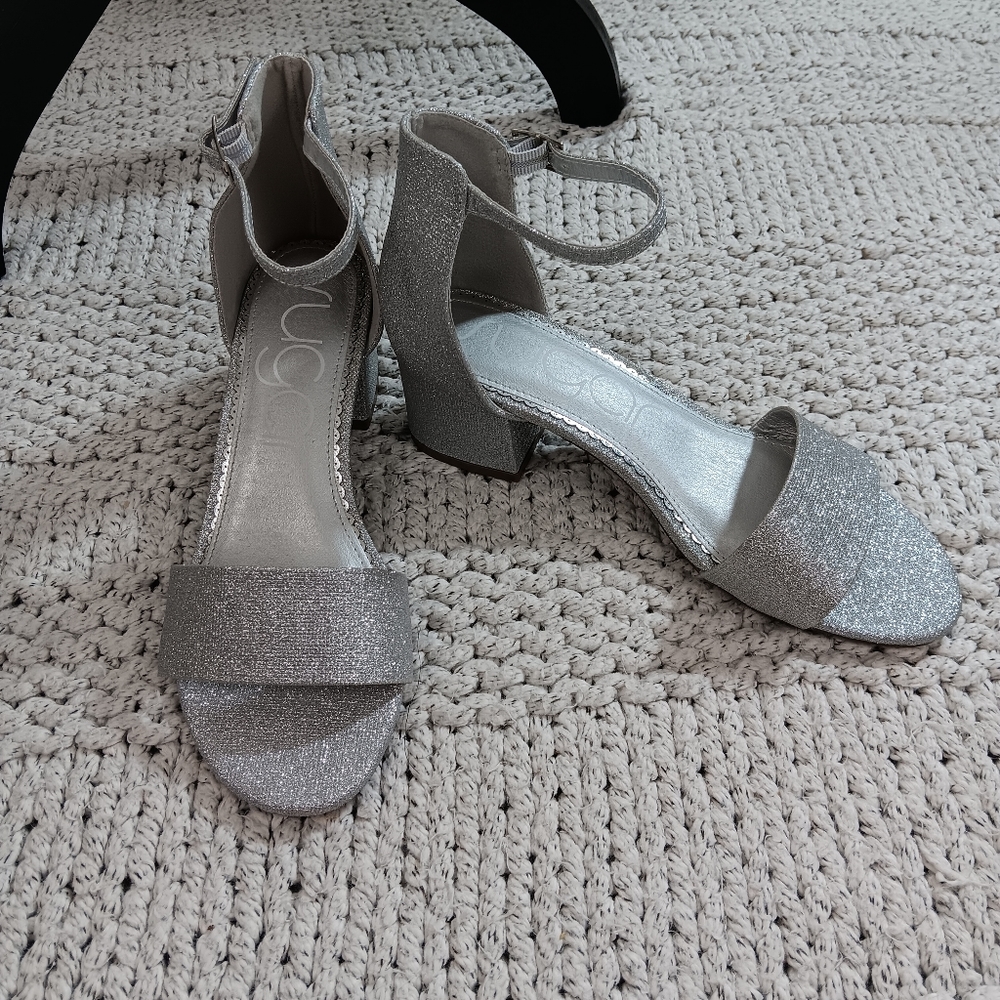NWOT Sugar Noelle Silver Open Toe Block Heel Sandals Size 8